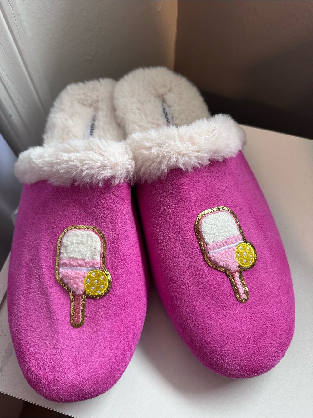 Issac Mizrahi Live Fuzzy Lined Pink Pickleball Slippers Size 10